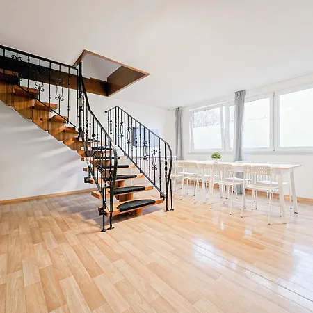 Tolstov - 4 Schafzimmer- Maisonette - 25 Min Messe Dus Lejlighed